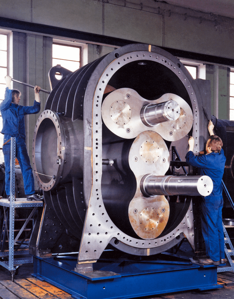 The world’s largest positive displacement blower (conveying volume 84.000 m³/h) built for steel production. Up to now totally 150 blowers of this type were manufactured and are used worldwide. Formation of the subsidiary Aerzen Nederland BV.